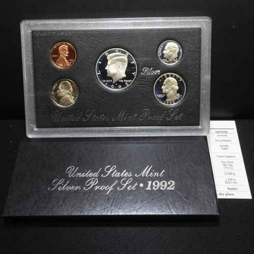 1992 S U.S MINT SILVER PROOF SET OGP COA: 1992 S U.S MINT SILVER PROOF SET OGP COA 1992 S U.S Mint Silver Proof Set The following 5 coins included: [1] Half Kennedy Dollar 90% Silver (12.500g) [1]Washington Quarter, 90% Silver (6.250g) [1] Ro
