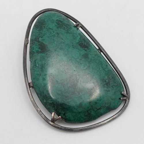 STERLING SILVER ISRAEL GREEN EILAT ASYMMETRICAL BROOCH PENDANT 2.5": STERLING SILVER ISRAEL GREEN EILAT ASYMMETRICAL BROOCH PENDANT 2.5" Sterling Silver Israel Green Eilat Asymmetrical Pendant Brooch Length - 2.5" Width - 1.6" Depth - 4.5mm Bail Height - 7mm Weight - 2