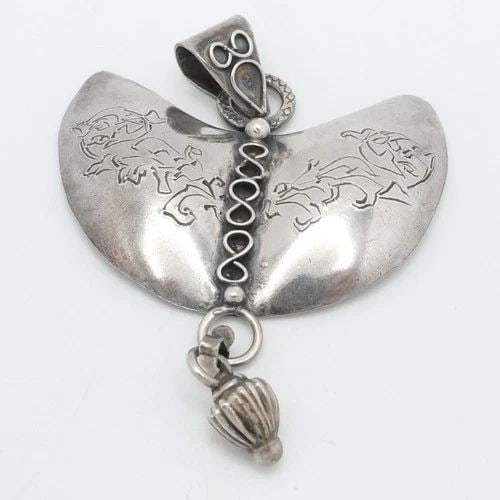 STERLING SILVER ETCHED CRESCENT MOON SHIELD ANIMAL ETCHED LARGE PENDANT 3": STERLING SILVER ETCHED CRESCENT MOON SHIELD ANIMAL ETCHED LARGE PENDANT 3" Sterling Silver Crescent Moon Shield Animal Etched Large Pendant Total Length - 3" Bail Size (HxW) - 13mm x 9mm Total Weight