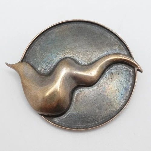 SIGNED KOPMENTZA STERLING SILVER MODERNIST ROUND LARGE PENDANT 2": SIGNED KOPMENTZA STERLING SILVER MODERNIST ROUND LARGE PENDANT 2" Signed Kopmentza Sterling Silver Abstract Modernist Round Large Pendant Total Length - 2" Bail Height - 12mm Total Weight - 21 Grams