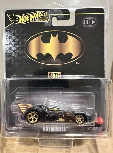 BATMAN | KITH FOR HOT WHEELS 1989 BATMOBILE W/ PROTECTOR - NEW (1 of 2)