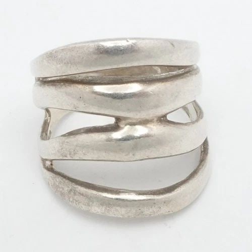 STERLING SILVER OPENWORK SPLIT MODERNIST BAND RING SIZE 7.75: STERLING SILVER OPENWORK SPLIT MODERNIST BAND RING SIZE 7.75 Sterling Silver Openwork Split Modernist Band Ring Size - 7.75 Band Width - 4.5mm Height - 20mm Total Weight - 7.3 Grams