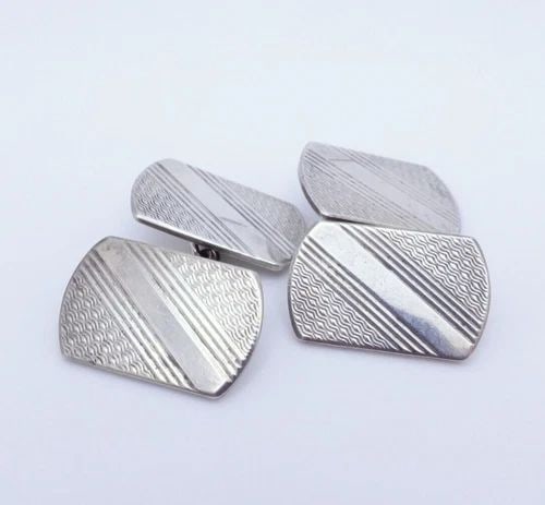 HH&S BIRMINGHAM 1951 STERLING SILVER VINTAGE ART DECO CHAIN CUFFLINKS: HH&S BIRMINGHAM 1951 STERLING SILVER VINTAGE ART DECO CHAIN CUFFLINKS HH&S Birmingham 1951 Sterling Silver Vintage Art Deco Chain Cufflinks Height -0.42" (10.7mm) Total Weight - 7.9 Grams