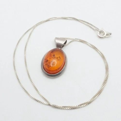 STERLING SILVER OVAL AMBER BOX CHAIN NECKLACE 17.75": STERLING SILVER OVAL AMBER BOX CHAIN NECKLACE 17.75" Sterling Silver Oval Amber with Italy Box Chain Necklace Length -17.75" Long Chain Width - 1mm Gemstone Size - 18mm x 12.5mm Total Weight - 6 Grams