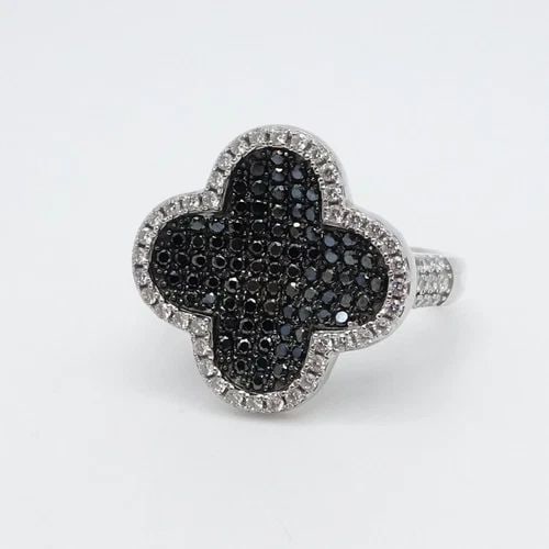 STERLING SILVER PLATED PAVE CLOVER RING - SIZE 7.5 (1 of 2)