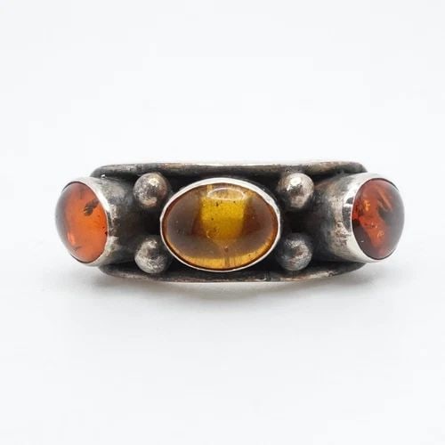 STERLING SILVER THREE STONE OVAL AMBER GEMSTONE RING SIZE 6.25: STERLING SILVER THREE STONE OVAL AMBER GEMSTONE RING SIZE 6.25 Vintage Sterling Silver Three Stone Oval Amber Gemstone Ring Size - 6.25 Band Width - 3.5mm Gemstone Size - 8mm x 6mm Total Weight - 7.2 