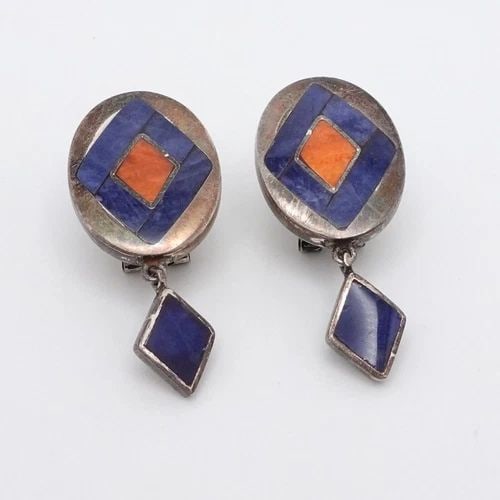 SILVER 950 PERU BLUE GEMSTONE INLAY OVAL CLIP ON STUD DROP EARRINGS 1.5": SILVER 950 PERU BLUE GEMSTONE INLAY OVAL CLIP ON STUD DROP EARRINGS 1.5" Vintage Silver 950 Peru Blue Gemstone Inlay Oval Clip-On Stud Drop Earrings Height - 1.5" Length - 0.27" Total Weight - 11.5 Gr