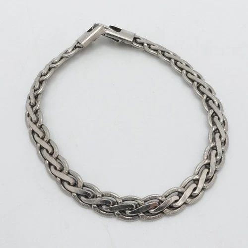 STERLING SILVER TWO TONE 6MM CHAIN BRACELET 7.5" LONG: STERLING SILVER TWO TONE 6MM CHAIN BRACELET 7.5" LONG Sterling Silver Two Tone Chain Bracelet Length - 7.5" Long Fits up to 7" Wrist Chain Width - 6mm Thickness - 3mm Total Weight - 12.7 Grams
