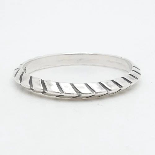 STERLING SILVER KNIFE EDGE STACKABLE 3MM BAND OVAL RING SIZE 9.25: STERLING SILVER KNIFE EDGE STACKABLE 3MM BAND OVAL RING SIZE 9.25 Sterling Silver Knife Edge Stackable Band Oval Ring Size - 9.25 Band Width - 3mm Depth - 2mm Thick Total Weight - 2.4 Grams