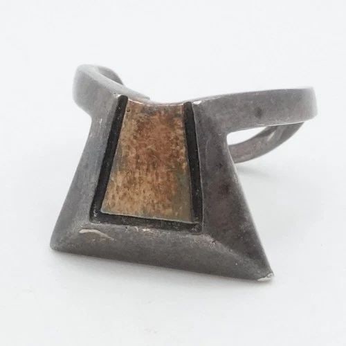 TWO TONE SILVER YELLOW GOLD PLATED GEOMETRIC MODERNIST BAND RING SIZE 6: TWO TONE SILVER YELLOW GOLD PLATED GEOMETRIC MODERNIST BAND RING SIZE 6 Two Tone Silver Yellow Gold Plated Geometric Modernist Band Ring Size - 6 Band Width - 2mm Height - 13mm Total Weight - 8.4 Gram