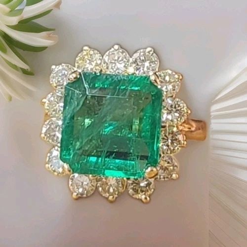 14K YELLOW GOLD ENGAGEMENT RING 6.92CT.NATURAL GREEN EMERALD SQUARE EMERALD: 14K YELLOW GOLD ENGAGEMENT RING 6.92CT.NATURAL GREEN EMERALD SQUARE EMERALD This stunning vintage 14K yellow gold engagement ring features a magnificent 6.92 ct natural Zambian emerald in an elegant e