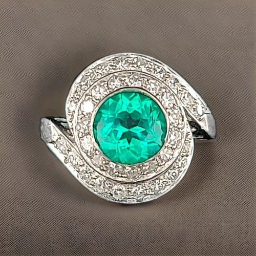 VINTAGE PLATINUM RING 1.52CT. NATURAL GREEN EMERALD ROUND SHAPE CIRC 1940'S: VINTAGE PLATINUM RING 1.52CT. NATURAL GREEN EMERALD ROUND SHAPE CIRC 1940'S GORGEOUS VINTAGE Platinum DIAMOND AND GREEN EMERALD RING. Circ 1930's GIA cert laboratory. CENTER NATURAL Colombia EMERALD I