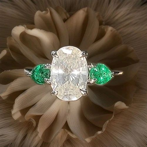14K WHITE GOLD ENGAGEMENT RING 2.06CT.NATURAL OVAL CUT DIAMOND PEAR EMERALD: 14K WHITE GOLD ENGAGEMENT RING 2.06CT.NATURAL OVAL CUT DIAMOND PEAR EMERALD Elegant vintage 14K white gold three-stone ring featuring a stunning 2.06-carat natural earth-mined oval brilliant-cut diamo