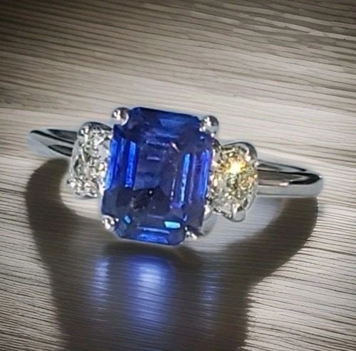 VINTAGE PLATINUM ENGAGEMENT RING 2.04CT.NATURAL UNTREATED BLUE SAPPHIRE GIA CERT: VINTAGE PLATINUM ENGAGEMENT RING 2.04CT.NATURAL UNTREATED BLUE SAPPHIRE GIA CERT A breathtaking vintage platinum engagement ring featuring a stunning natural blue sapphire at its center. This elegant 