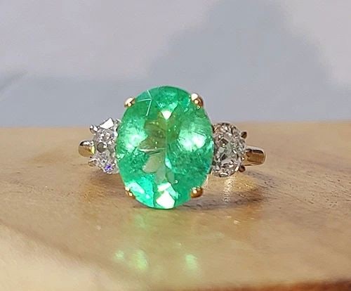14K TWO-TONE GOLD ENGAGEMENT RING 3.57CT.NATURAL COLOMBIAN EMERALD OVAL GIA CERT: 14K TWO-TONE GOLD ENGAGEMENT RING 3.57CT.NATURAL COLOMBIAN EMERALD OVAL GIA CERT This Vintage 14k Two-tone Gold Engagement Ring features a stunning oval-shaped Colombian Emerald as the main stone, wit