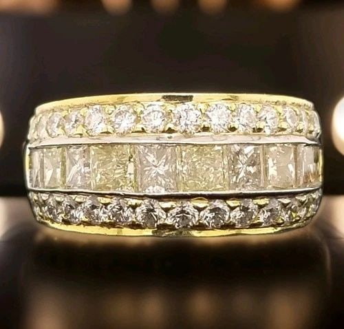 18K YELLOW GOLD RING 2.65CT NATURAL PRINCESS CUT DIAMOND STATEMENT RING: 18K YELLOW GOLD RING 2.65CT NATURAL DIAMOND SI1 GORGEOUS 18k yellow GOLD ring set natural diamonds total weight 2.65ct SI1-H beautiful setting ,very lively diamonds .bright stones , clean. gorgeous ri