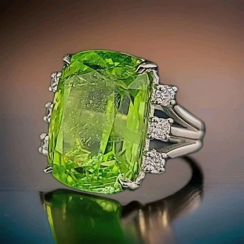 VINTAGE 14K WHITE GOLD ENGAGEMENT RING 22.95CT. NATURAL GREEN PERIDOT CUSHION: VINTAGE 14K WHITE GOLD ENGAGEMENT RING 22.95CT. NATURAL GREEN PERIDOT CUSHION GORGEOUS vintage 14k white gold engagement ring gem green peridot in a cushion shape Center natural green peridot in cushi