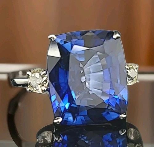 VINTAGE 14K WHITE GOLD ENGAGEMENT RING 12.61CT.LAB GROWN BLUE SAPPHIRE CUSHION: VINTAGE 14K WHITE GOLD ENGAGEMENT RING 12.61CT. GEM BLUE SAPPHIRE CUSHION GORGEOUS VINTAGE ELEGANT 14K white GOLD ENGAGEMENT RING CENTER NATURAL TREATED DIFFUSED GEM BLUE SAPPHIRE IN CUSHION SHAPE WEI