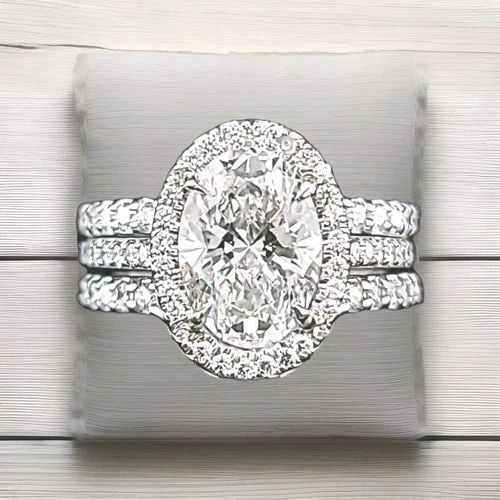 PLATINUM ENGAGEMENT RING 2.50CT. OVAL SHAPE LAB-GROWN DIAMOND F-VVS2 IGI CERT: PLATINUM ENGAGEMENT RING 2.50CT. OVAL SHAPE LAB-GROWN DIAMOND F-VVS2 IGI CERT This beautiful engagement ring features a 2.50ct oval shape lab-grown diamond with a F-VVS2 grade and AGI/IGI certificatio