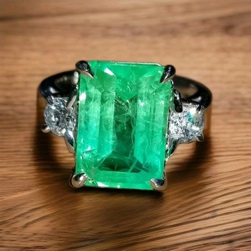 VINTAGE 14K WHITE GOLD ENGAGEMENT RING 8.29CT.LAB GROWN MINT GREEN EMERALD CUT: GORGEOUS VINTAGE 14K WHITE GOLD RING 8.29CT. GEM COLOMBIA MINT GREEN EMERALD GORGEOUS Vintage 14K WHITE GOLD gem mint green lab grown emerald in rectangular shape center weight 8.29ct. size 12.6x8.7mm