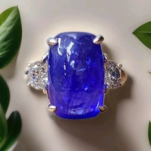 VINTAGE 14K WHITE GOLD RING 10.83CT.NATURAL TANZANITE CUSHION CABOCHON SHAPE: VINTAGE 14K WHITE GOLD RING 10.83CT.NATURAL TANZANITE CUSHION CABOCHON SHAPE This Vintage 14k White Gold Ring features a beautiful 10.83CT natural Tanzanite cushion cabochon shape as the main stone. T