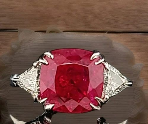 VINTAGE 14K WHITE GOLD ENGAGEMENT RING 4.02CT. LAB-GROWN RED RUBY CUSHION CUT: VINTAGE 14K WHITE GOLD ENGAGEMENT RING 4.02CT.GEM RUBY CUSHION CUT Gorgeous Vintage 14k white gold ring center lab grown ruby in emerald shape weight 4.02ct. Size 9x9mm Very Transparency stone,nice cu