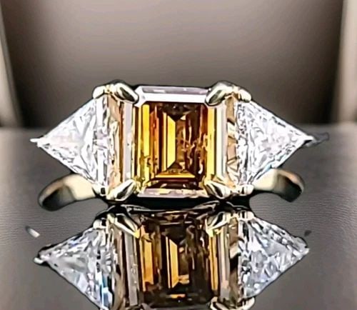 14K YELLOW GOLD VINTAGE ENGAGEMENT RING 1.02CT. CHAMPAGNE DIAMOND EMERALD CUT: This beautiful vintage engagement ring is a true masterpiece. Crafted from 14k yellow gold, it features a stunning 1.02ct. Natural champagne diamond in an emerald cut. Size 6.8x6.5mm SI2 clarity, full