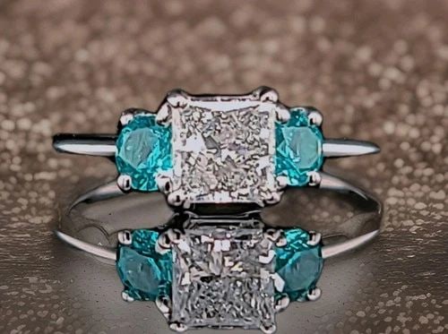 14K WHITE GOLD ENGAGEMENT THREE STONE RING 1.02CT.NATURAL PRINCESS CUT DIAMOND: 14K WHITE GOLD ENGAGEMENT THREE STONE RING 1.02CT.NATURAL PRINCESS CUT DIAMOND This gorgeous three-stone ring is crafted in solid 14K white gold and features a natural princess-cut diamond center ston