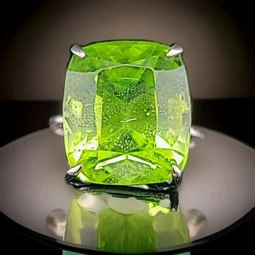 VINTAGE 14K WHITE GOLD ENGAGEMENT RING 21.01CT. NATURAL GREEN PERIDOT CUSHION (1 of 2)