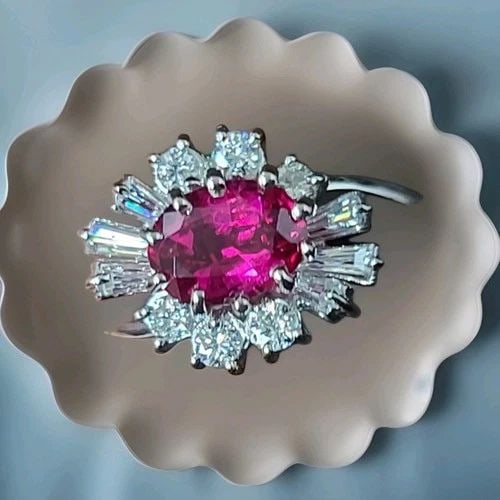 18K WHITE GOLD VINTAGE BALLERINA RING 1.10CT.NATURAL OVAL RUBY GIA CERT.: 18K WHITE GOLD VINTAGE BALLERINA RING 1.10CT.NATURAL OVAL RUBY GIA CERT. Gorgeous vintage 18k white gold ballerina ring. center natural ruby oval shape weight 1.10ct size 7.2x5.4mm GIA cert laboratory