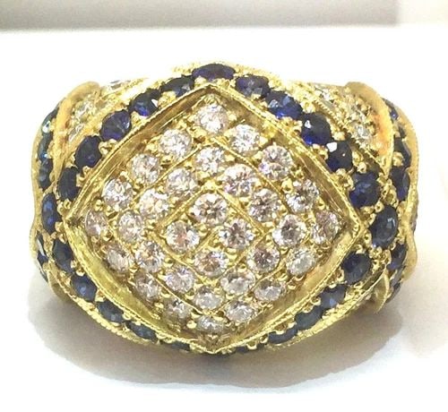 18K YELLOW GOLD RING 5.78CT. NATURAL DIAMOND SAPPHIRE: 18K YELLOW GOLD RING 5.78CT. NATURAL DIAMOND SAPPHIRE Gorgeous 18k yellow gold ring natural sapphire , set with natural sapphire round cut weight 2.40ct. The color is very nice blue color very nice lu