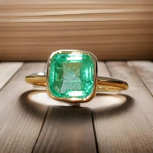 VINTAGE 14K YELLOW GOLD RING 2.02CT.NATURAL COLOMBIA GREEN EMERALD CUT BEZEL SET: VINTAGE 14K YELLOW GOLD RING 2.02CT.NATURAL COLOMBIA GREEN EMERALD CUT BEZEL SET A beautiful vintage 14K yellow gold ring showcasing a 2.02 carat natural Colombian emerald in a classic emerald cut, me