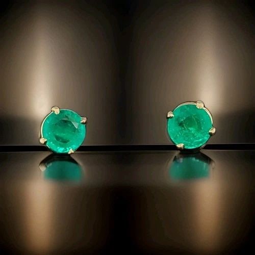 STUDS EARRINGS 14K YELLOW GOLD 1.76CT. NATURAL GREEN EMERALD ROUND SHAPE: STUDS EARRINGS 14K YELLOW GOLD 1.76CT. NATURAL GREEN EMERALD ROUND SHAPE 14K yellow gold STUDS EARNINGS . NATURAL GREEN COLOMBIA EMERALD 1.76 carat total weight SIZE 6.2MM ROUND QUALITY IS VERY NICE C