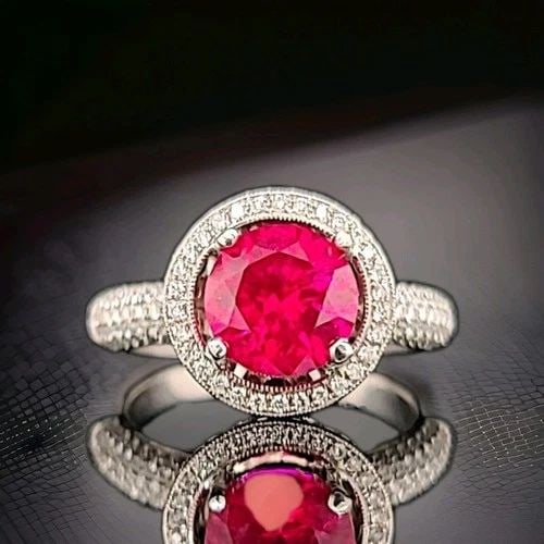 18K WHITE GOLD ENGAGEMENT DIAMOND RING 2.55 CARAT GEM ROUND RUBY: 18K WHITE GOLD ENGAGEMENT DIAMOND RING 2.55 CARAT GEM ROUND RUBY Gorgeous 18k white gold engagement ring center set lab-grown red ruby in round shape weight 2.55ct. Size 8mm The color is gorgeous vivi