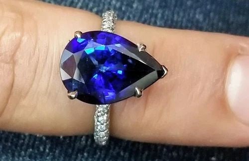 18K WHITE GOLD GEM BLUE SAPPHIRE RING 6.35CT: 18K WHITE GOLD GEM BLUE SAPPHIRE RING 6.35CT GORGEOUS 18k white gold gem natural blue sapphire engagement ring center pear shape natural diffused sapphire weight 6.35ct size 14x10mm stone very lively 