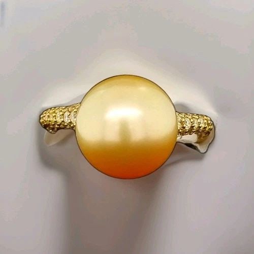 18K. YELLOW GOLD NATURAL DIAMOND PEARL RING: 18K. YELLOW GOLD NATURAL DIAMOND PEARL RING Gorgeous 18k yellow gold diamond pearl ring center natural south sea yellow pearl size 12.6mm round shape. side set diamonds 1.00ct tw. SI1-H Quality clean,