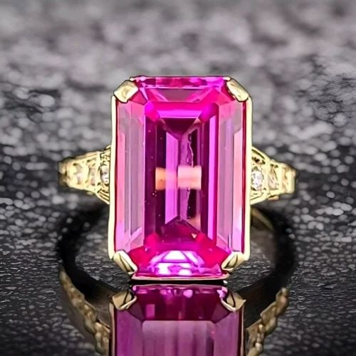 VINTAGE 14K YELLOW GOLD ENGAGEMENT RING 6.67CT.LAB GROWN PINK SAPPHIRE: VINTAGE 14K WHITE GOLD ENGAGEMENT RING 6.67CT. PINK SAPPHIRE RECTANGULAR CUT This vintage engagement ring boasts a beautiful pink sapphire stone, set in a square shape on a prong setting. The stone is