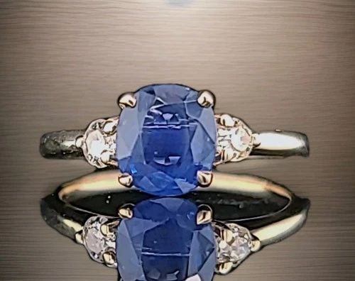 VINTAGE 14K YELLOW GOLD ENGAGEMENT RING 1.73CT.NATURAL BLUE SAPPHIRE OVAL GIA: VINTAGE 14K YELLOW GOLD ENGAGEMENT RING 1.73CT.NATURAL BLUE SAPPHIRE OVAL GIA This elegant vintage engagement ring is crafted in 14K yellow gold and features a 1.72-carat size 7.5x6.7mm natural oval b