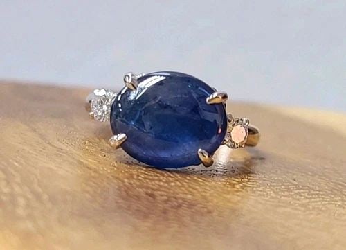 VINTAGE PLATINUM ENGAGEMENT RING 4.59CT.NATURAL BLUE CABOCHON OVAL SAPPHIRE: VINTAGE PLATINUM ENGAGEMENT RING 4.59CT.NATURAL BLUE CABOCHON OVAL SAPPHIRE Vintage platinum engagement ring with natural blue sapphire in oval cabochon shape Center natural heated blue sapphire weigh