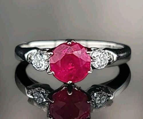 14K WHITE GOLD VINTAGE 1.38CT LAB-GROWN ROUND RUBY ENGAGEMENT RING: 14K WHITE GOLD VINTAGE 1.38CT NATURAL ROUND RUBY ENGAGEMENT RING Stunning Vintage antique 14k white gold engagement ruby ring center natural heated round ruby Weight 1.38ct. size 6.3mm Very clean ,ver