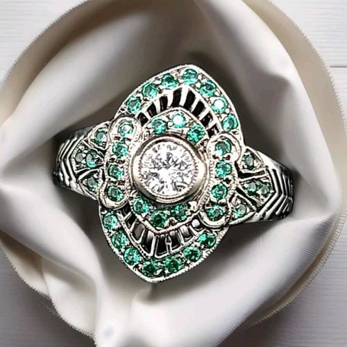 VINTAGE 14K WHITE GOLD 0.92CT. NATURAL OLD EURO CUT DIAMOND GREEN EMERALD: VINTAGE 14K WHITE GOLD 0.92CT. NATURAL OLD EURO CUT DIAMOND SI1-H GORGEOUS 14K WHITE GOLD Vintage diamond ring center Natural European cut diamond weight 0.45ct. size 3.9mm SI1-H clean, lively,amazing