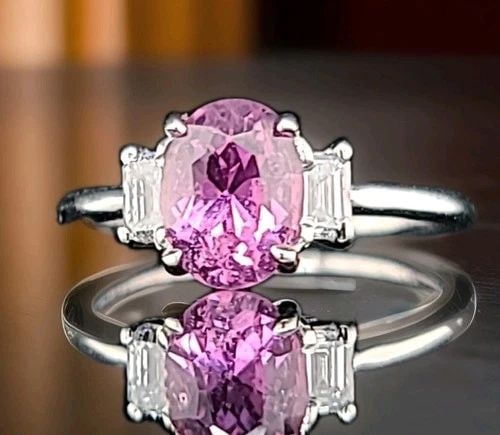 VINTAGE 14K WHITE GOLD ENGAGEMENT RING 1.65CT.NATURAL PURPLE SAPPHIRE OVAL: VINTAGE 14K WHITE GOLD ENGAGEMENT RING 1.65CT.NATURAL PURPLE SAPPHIRE OVAL GORGEOUS vintage 14K WHITE GOLD engagement ring purple sapphire in oval shape center set natural sapphire weight 1.65carat . 