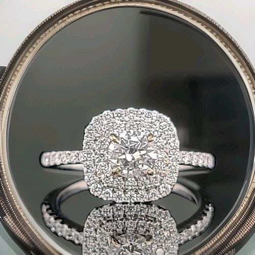 18K WHITE GOLD ENGAGEMENT RING 1.07CT. LAB-GROWN DIAMOND ROUND SHAPE: 18K WHITE GOLD ENGAGEMENT RING 1.07CT. LAB-GROWN DIAMOND ROUND SHAPE This stunning 18K white gold ring is the perfect symbol of your eternal love. The lab-grown diamond with round shape and white/colo