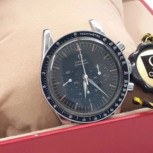 W/BOX COLLECTABLE OMEGA SPEEDMASTER 39 MM STEEL MANUAL HEAD ONLY WATCH 2998-3: W/BOX COLLECTABLE OMEGA SPEEDMASTER 39 MM STEEL MANUAL HEAD ONLY WATCH Manufacturer Omega Category Speedmaster Subcategory Pre-Moon Reference Number 2998-3 Bezel Tachymeter Bezel color Black Box Yes C