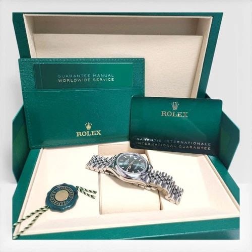 NEW 2026 ROLEX DATEJUST 31 MM GREEN DIAL JUBILEE STEEL WATCH 278240 FULL SET: NEW 2026 ROLEX DATEJUST 31 MM GREEN DIAL JUBILEE STEEL WATCH 278240 FULL SET Manufacturer Rolex Category Datejust 31 Reference Number 278240-0012 Additional Keywords GREEN Band Stainless Steel Band Co