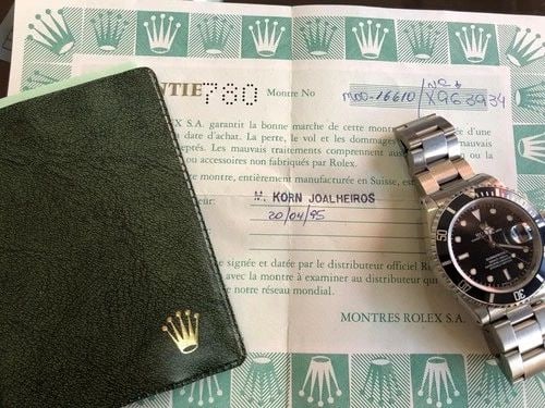 W/PAPERS 1995 ROLEX SUBMARINER 16610 OYSTER BRACELET WITH BLACK BEZEL: W/PAPERS 1995 ROLEX SUBMARINER 16610 OYSTER BRACELET WITH BLACK BEZEL WITH PAPERS ROLEX SUBMARINER FROM 1995, EXCELLENT SHAPE