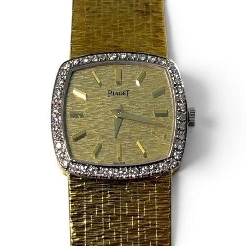 PIAGET CLASSIC LADIES 24 MM DIAMOND BEZEL 18K YELLOW GOLD MANUAL WATCH 9235: PIAGET CLASSIC LADIES 24 MM DIAMOND BEZEL 18K YELLOW GOLD MANUAL WATCH 9235 Manufacturer Piaget Category Classic Reference Number 9235 Additional Keywords 18ktyg gold 'cushion cased with diamonds beze