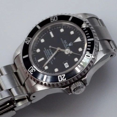 ROLEX SEA DWELLER 4000FT 40 MM STEEL BLACK AUTOMATIC WATCH 16600 W SERIES 1995: ROLEX SEA DWELLER 4000FT 40 MM STEEL BLACK AUTOMATIC WATCH 16600 W SERIES 1995 Manufacturer Rolex Category Sea Dweller Subcategory Sapphire Crystal Reference Number 16600 Additional Keywords 4000ft SO