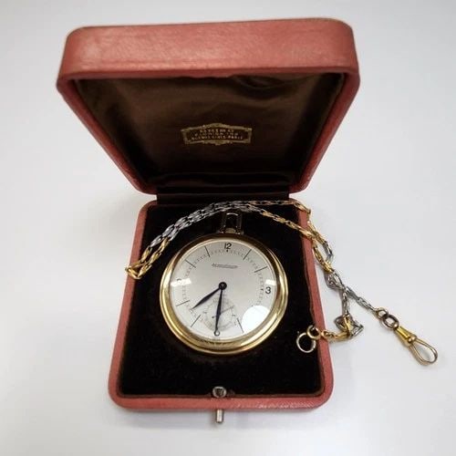 POCKET WATCH JAEGER LECOULTRE 18K YELLOW GOLD 45 MM MANUAL 58 GRAMS: POCKET WATCH Manufacturer Pocket Watches Category Jaeger LeCoultre Additional Keywords WITH 15.3 GS GOLD CHAIN Box Yes Case No. 34844 Cuvette 18K Yellow Gold Dial Color Silver Dial Type Arabic (applie