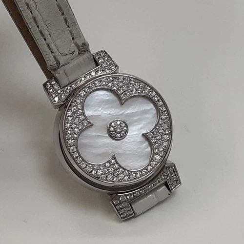 LOUIS VUITTON LADY 22 MM 18K WHITE GOLD DIAMONDS WHITE PEARL LEATHER WATCH Q151E: LOUIS VUITTON LADY 22 MM 18K WHITE GOLD DIAMONDS WHITE PEARL LEATHER WATCH Manufacturer Assorted Watches Category Wristwatch Reference Number Q151E Additional Keywords Louis Vuitton 10th anniversary T